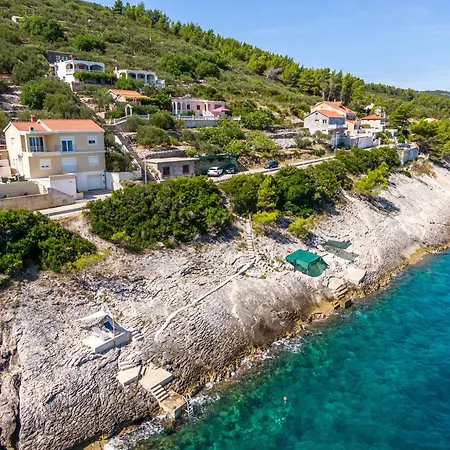 Seafront - Private Jacuzzi *