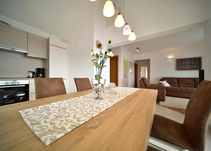 Seafront - Private Jacuzzi *