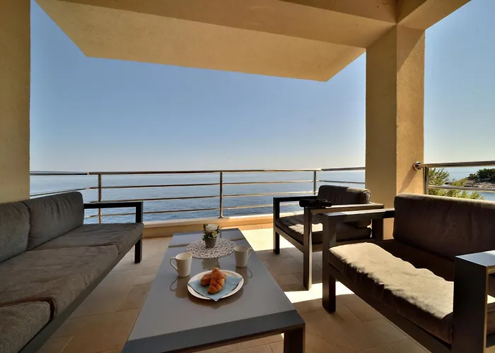 Villa Seafront - Private Jacuzzi