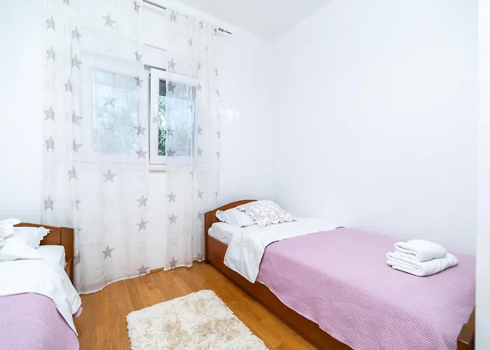 Seafront - Private Jacuzzi *