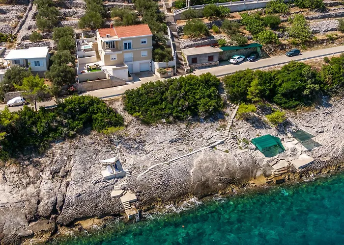 Villa Seafront - Private Jacuzzi Blato (Korcula)