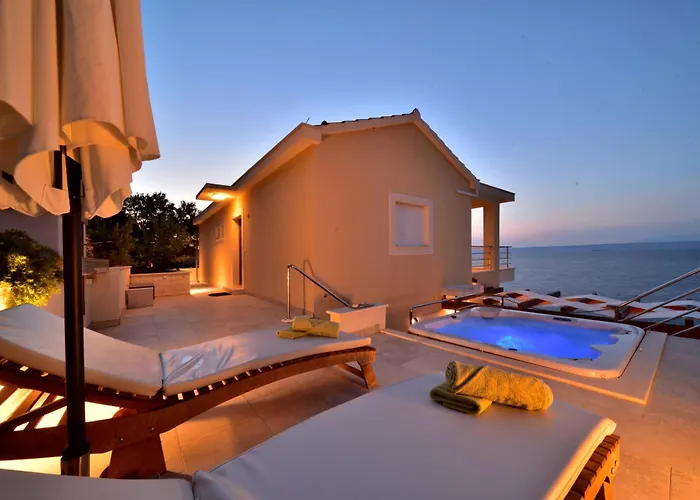 ヴィラ Seafront - Private Jacuzzi Blato