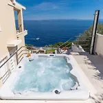 Seafront - Private Jacuzzi Βίλα *