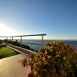 Seafront - Private Jacuzzi Βίλα