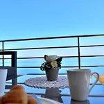 Seafront - Private Jacuzzi