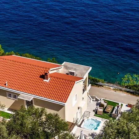 Villa Seafront - Private Jacuzzi Blato (Korcula)
