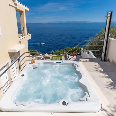 Seafront - Private Jacuzzi Villa *