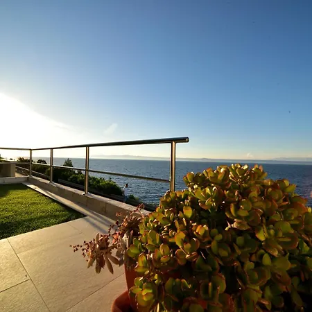Seafront - Private Jacuzzi Villa
