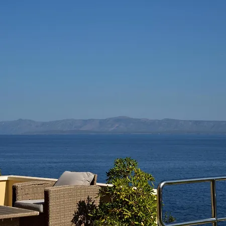 Seafront - Private Jacuzzi