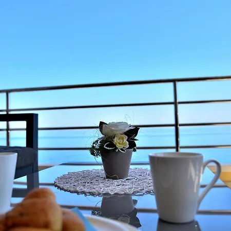 Seafront - Private Jacuzzi