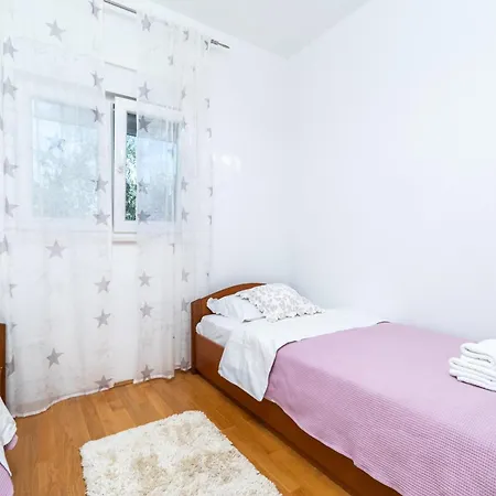 Seafront - Private Jacuzzi *