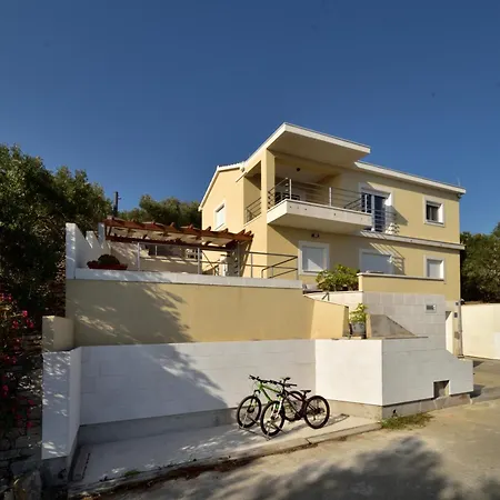 Seafront - Private Jacuzzi Villa