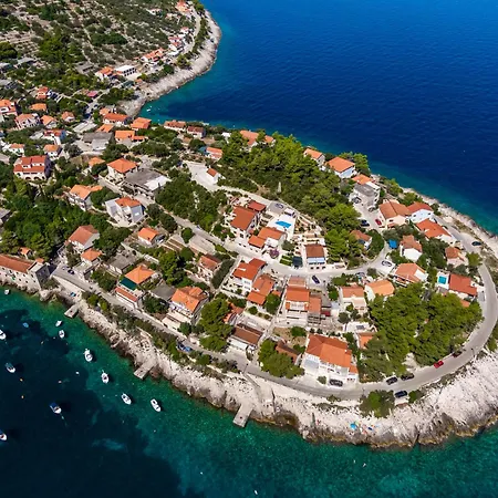 Seafront - Private Jacuzzi Willa *