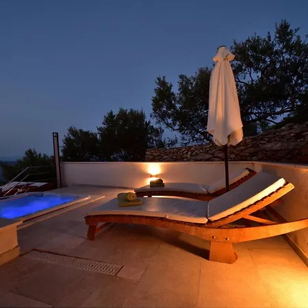 Seafront - Private Jacuzzi Willa