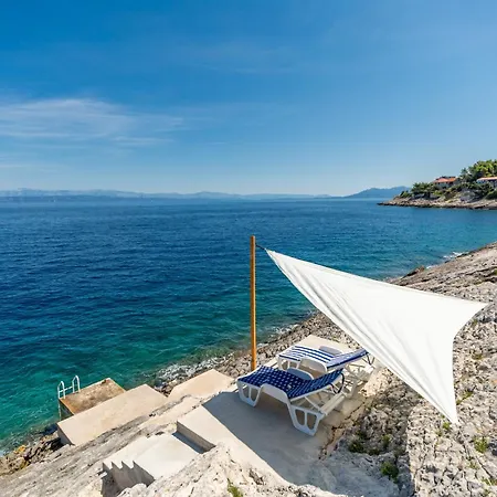 Villa Seafront - Private Jacuzzi