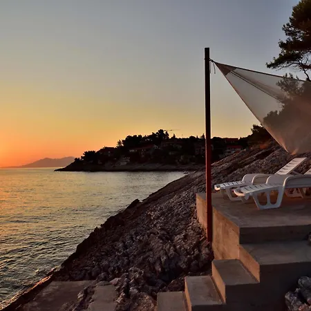 Seafront - Private Jacuzzi