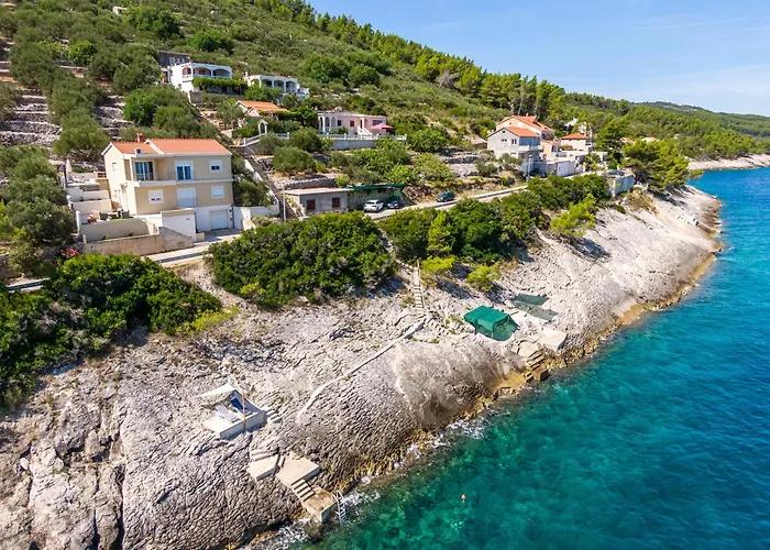 Seafront - Private Jacuzzi *
