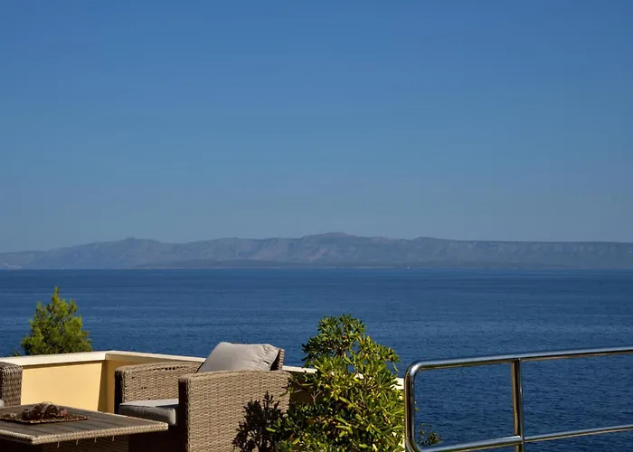 Seafront - Private Jacuzzi