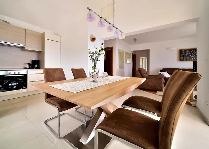 Seafront - Private Jacuzzi Villa *