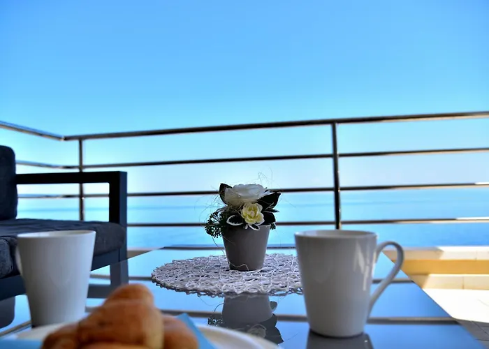 Seafront - Private Jacuzzi