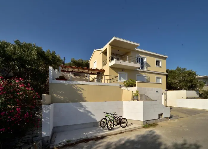 Seafront - Private Jacuzzi Villa