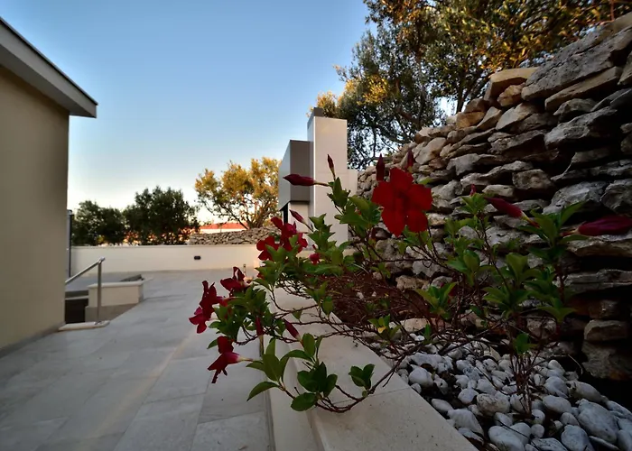 Seafront - Private Jacuzzi Blato