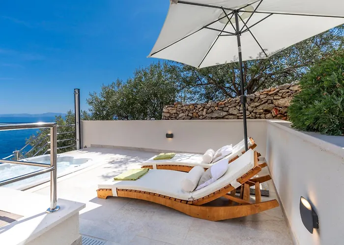 Seafront - Private Jacuzzi Blato