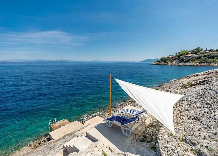 Villa Seafront - Private Jacuzzi