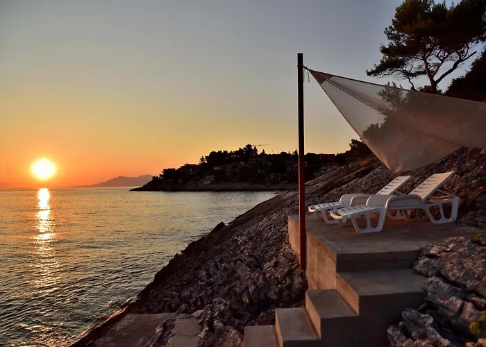 Seafront - Private Jacuzzi